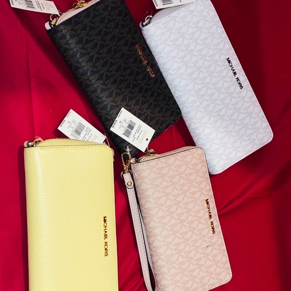 Hand To Hand - Picture 4 of 5